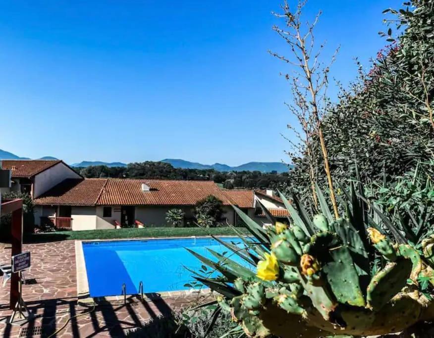 شقة Caporizon-Baillenia-T1 Vue Montagne - Piscine St Jean De Luz سان جان دو لوز المظهر الخارجي الصورة